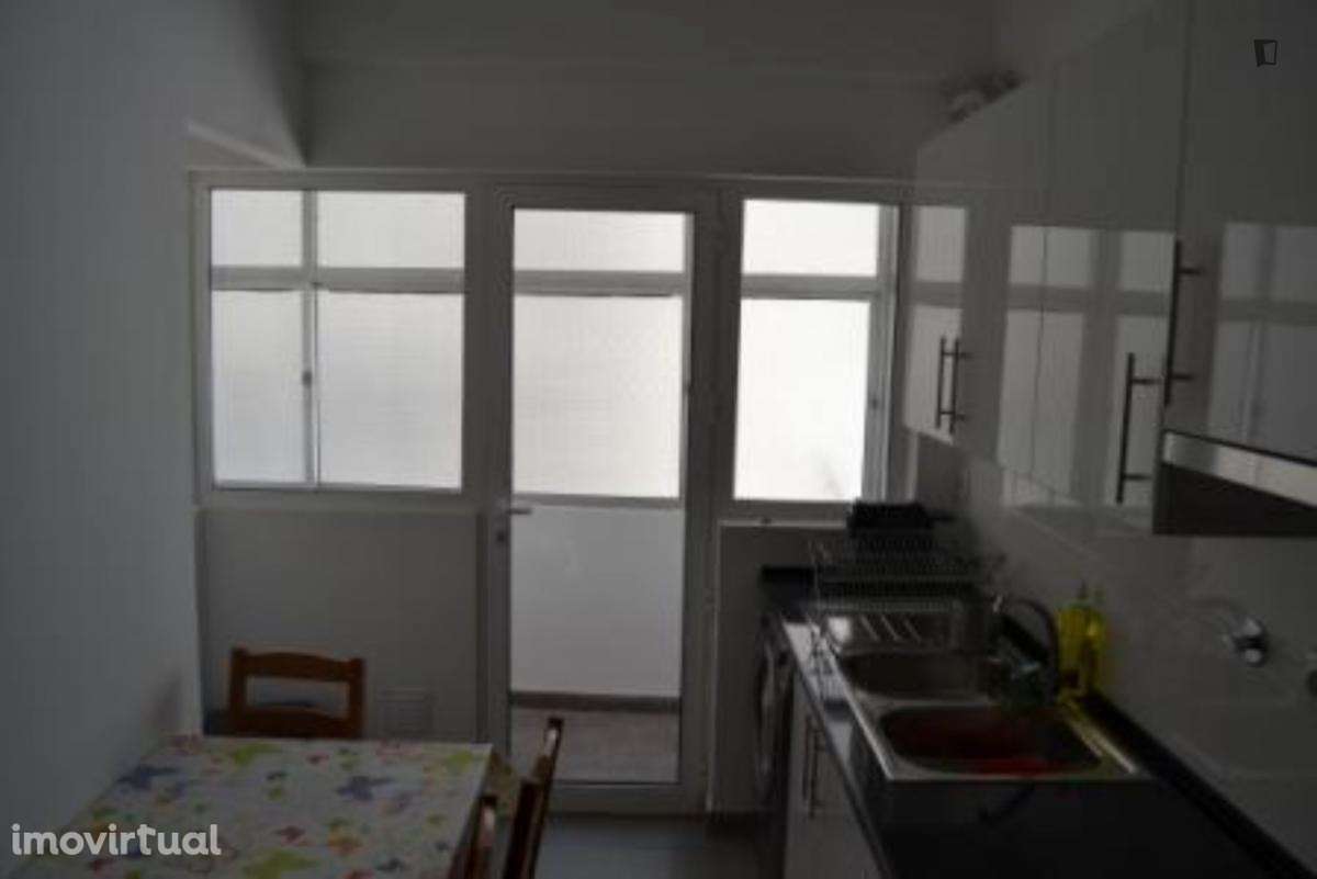 Quarto - localizado em Baixa Coimbra - Grande imagem: 3/9