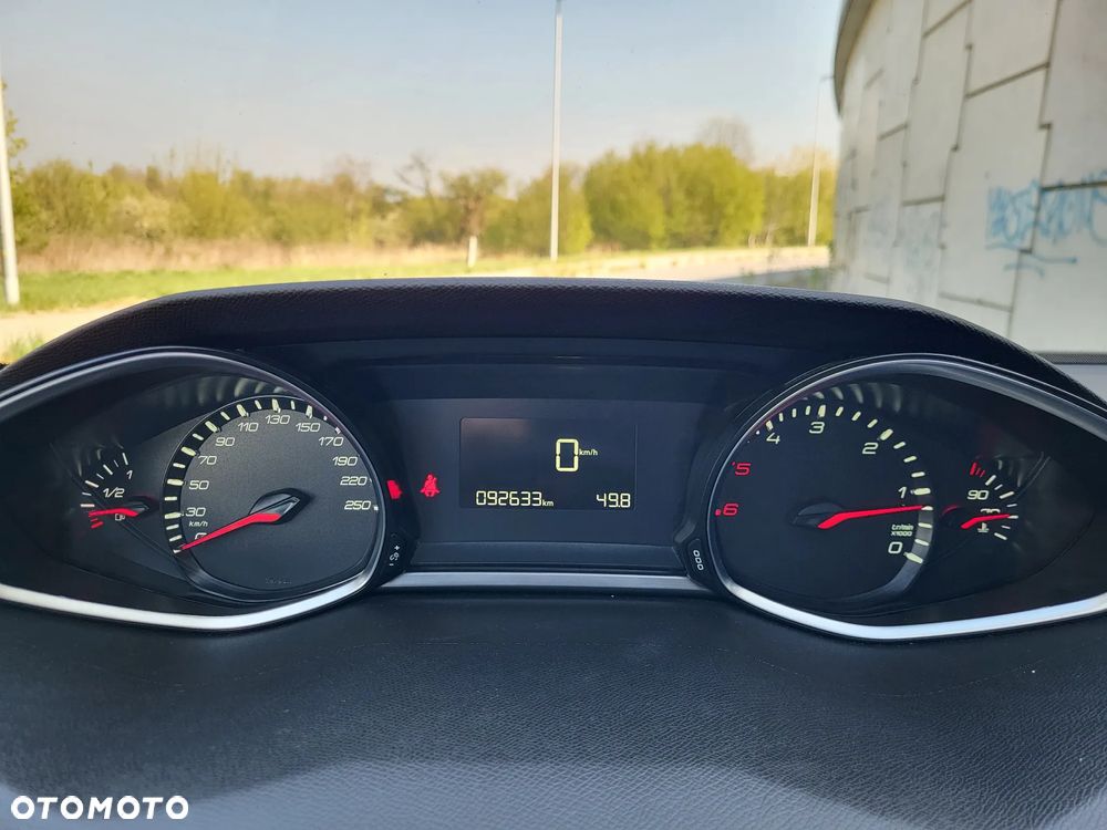 Peugeot 308 - 8