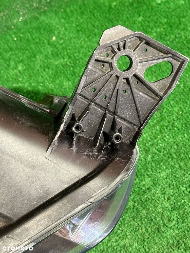 REFLEKTOR PRAWY PEUGEOT RIFTER - 2