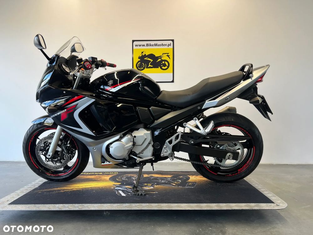 Suzuki GSX - 2