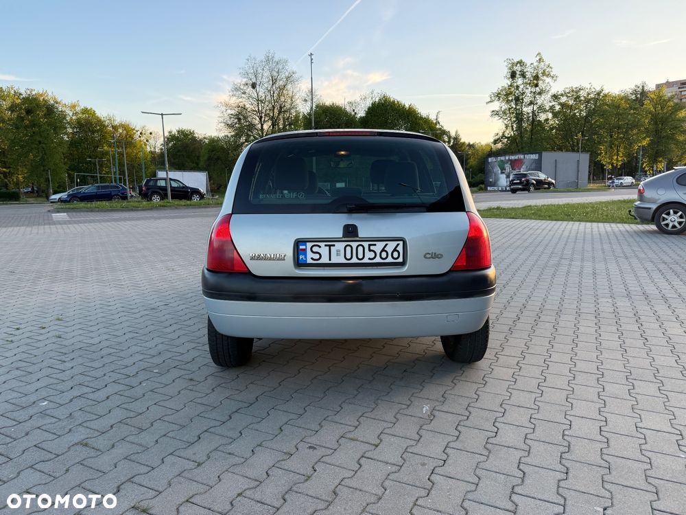 Renault Clio 1.4i RT - 5