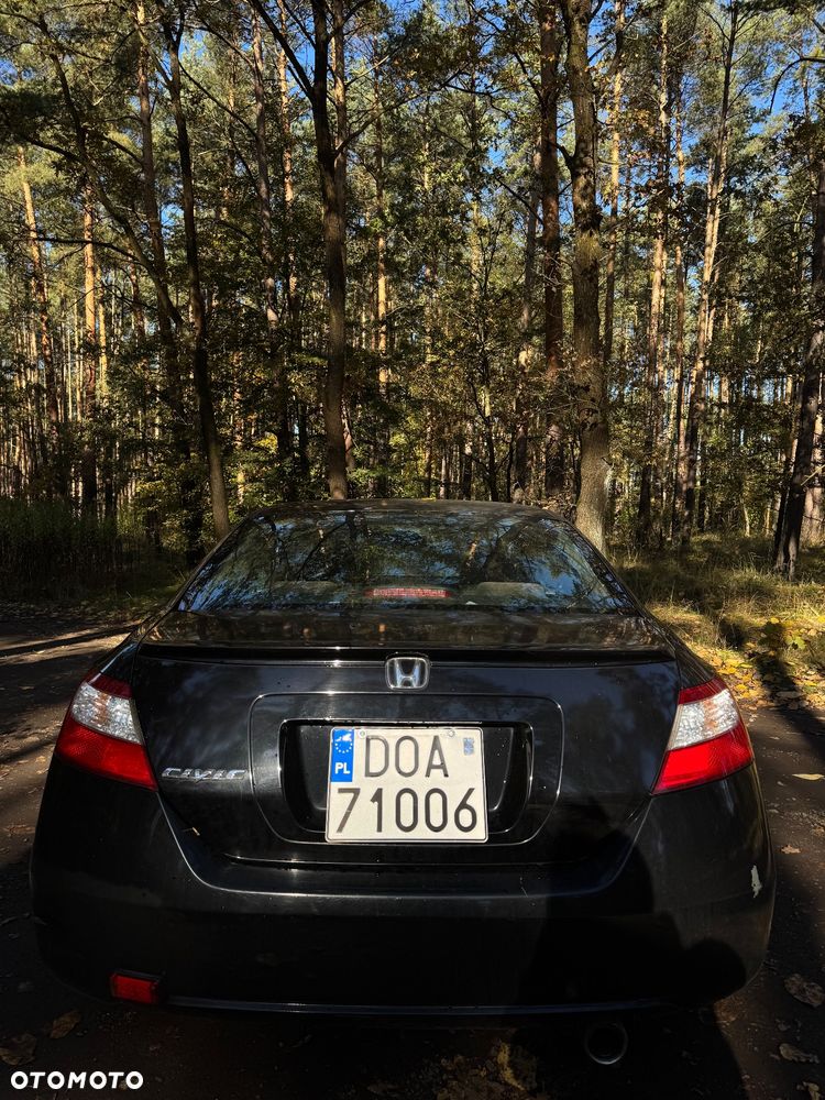 Honda Civic 1.8 LX Coupe - 3