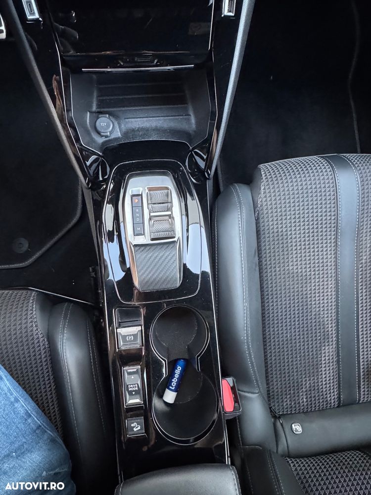 Peugeot 2008 PureTech 130 EAT8 GT - 8