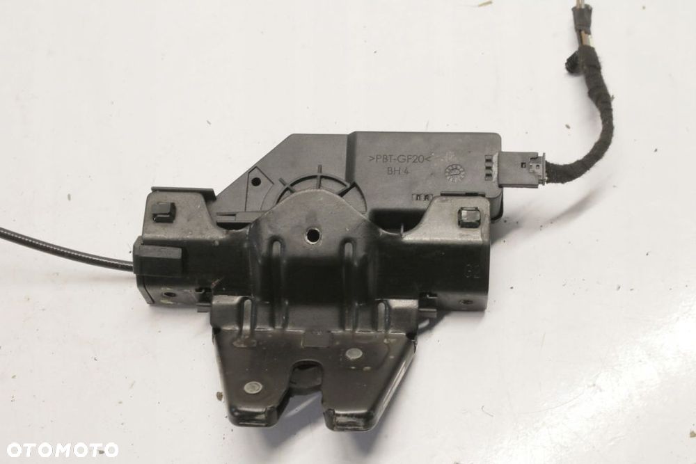 zamek klapy bagażnika BMW E90 - 6