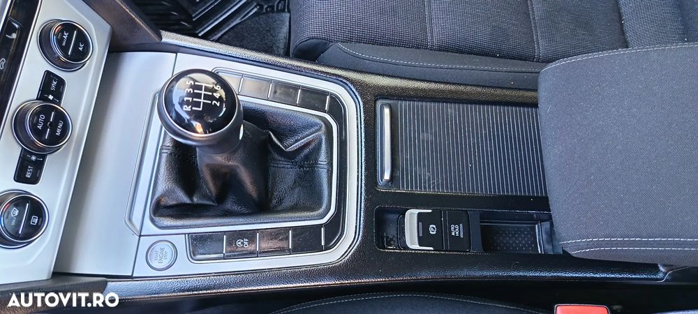 Volkswagen Passat 1.6 TDI (BlueMotion Technology) Comfortline - 18