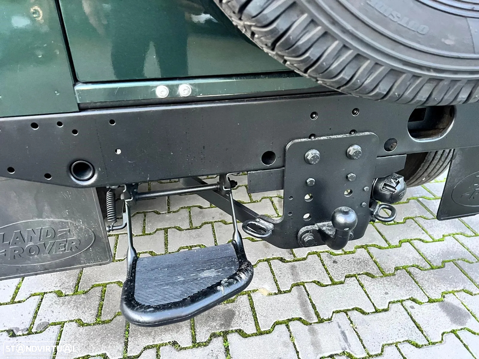 Land Rover Defender - 8