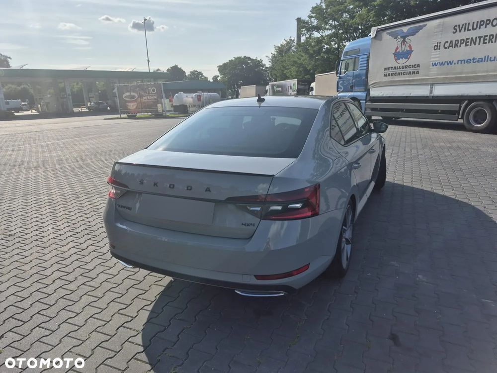 Skoda Superb 2.0 TDI SCR 4x4 Sportline DSG - 19