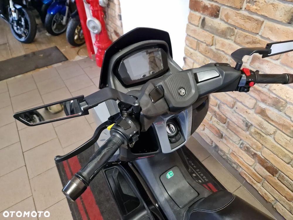 Yamaha NMAX - 16