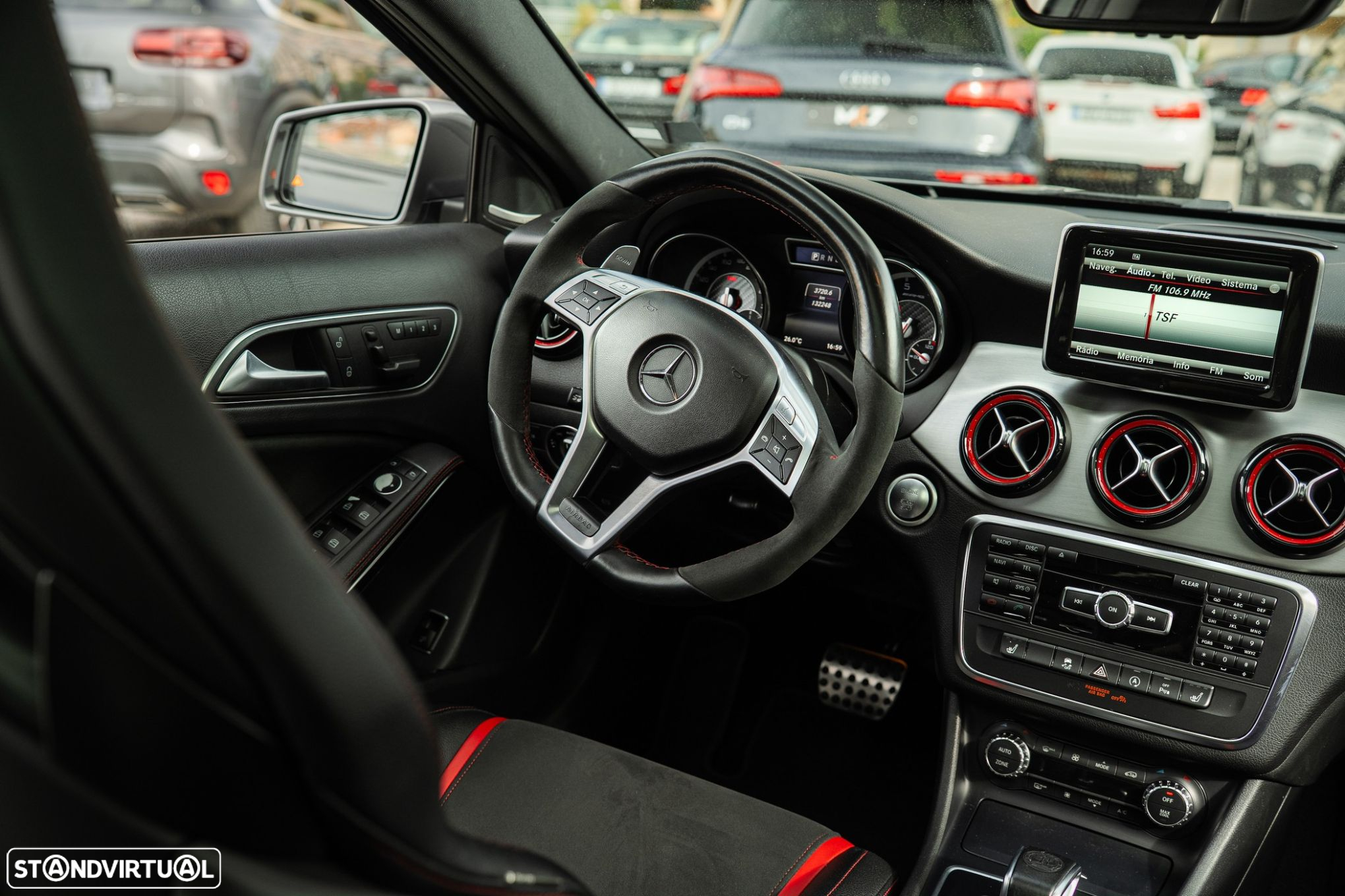 Mercedes-Benz GLA 45 AMG 4Matic 7G-DCT - 14