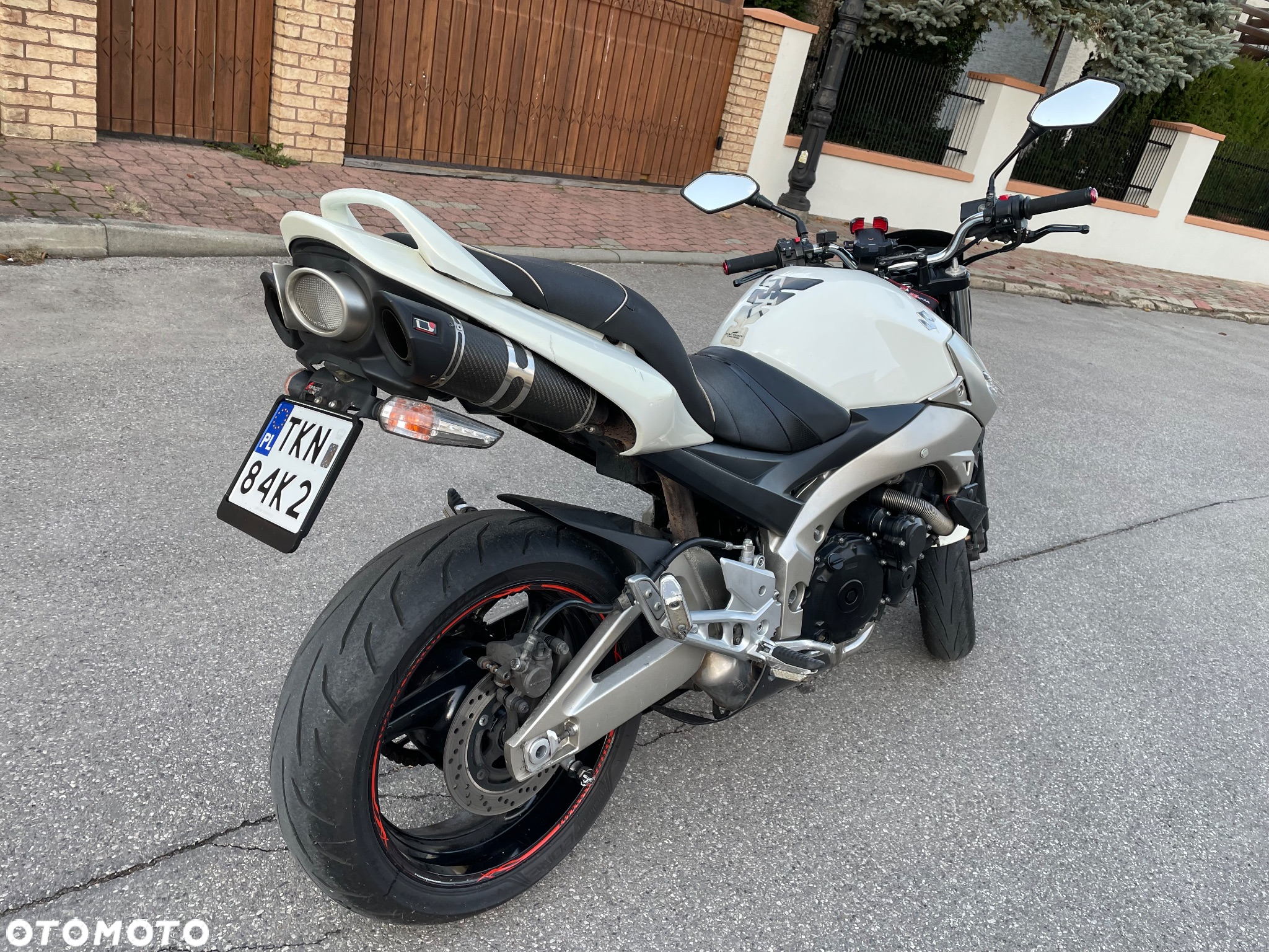 Suzuki GSR - 3