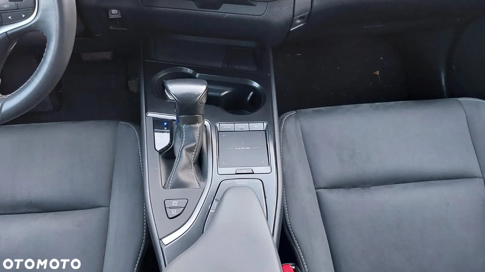 Lexus UX 250h Business Edition - 13