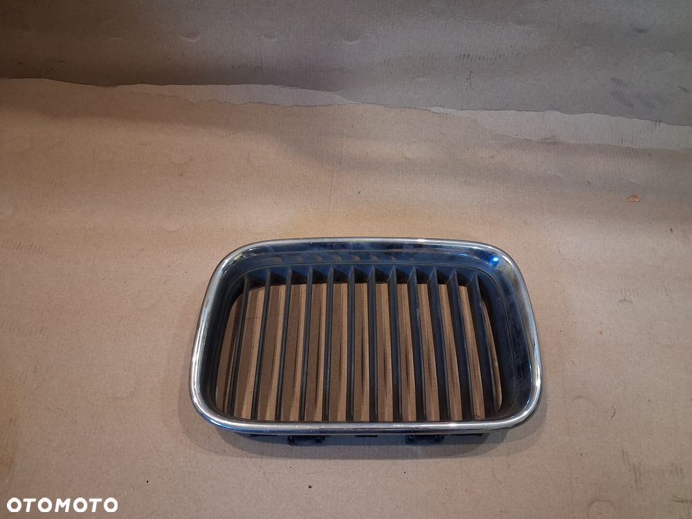 Atrapa grill BMW E36 seria 3  5113-8122 prawa lewa - 3