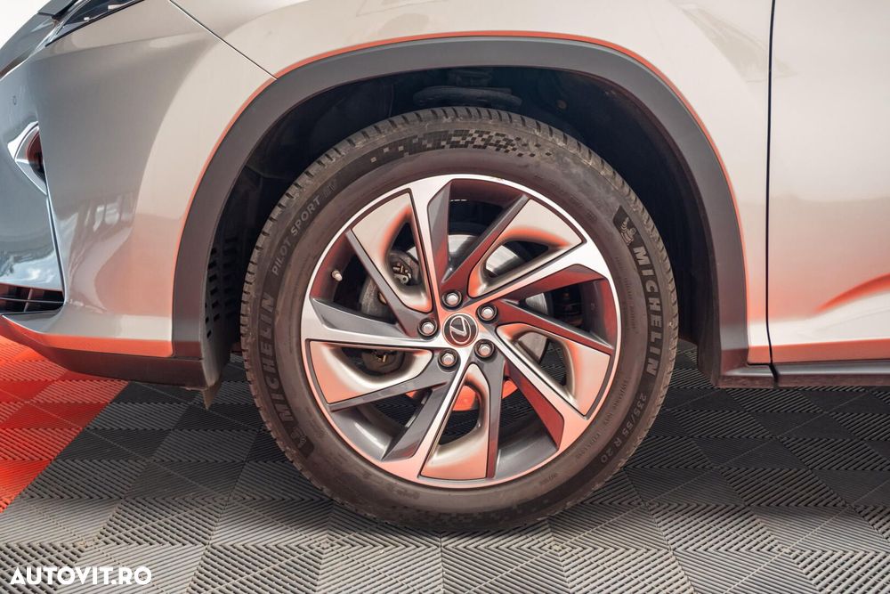 Lexus Seria RX - 8