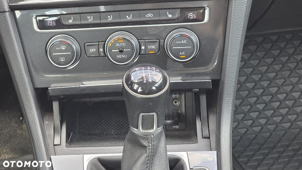 Volkswagen Golf 1.6 TDI BMT Highline - 28