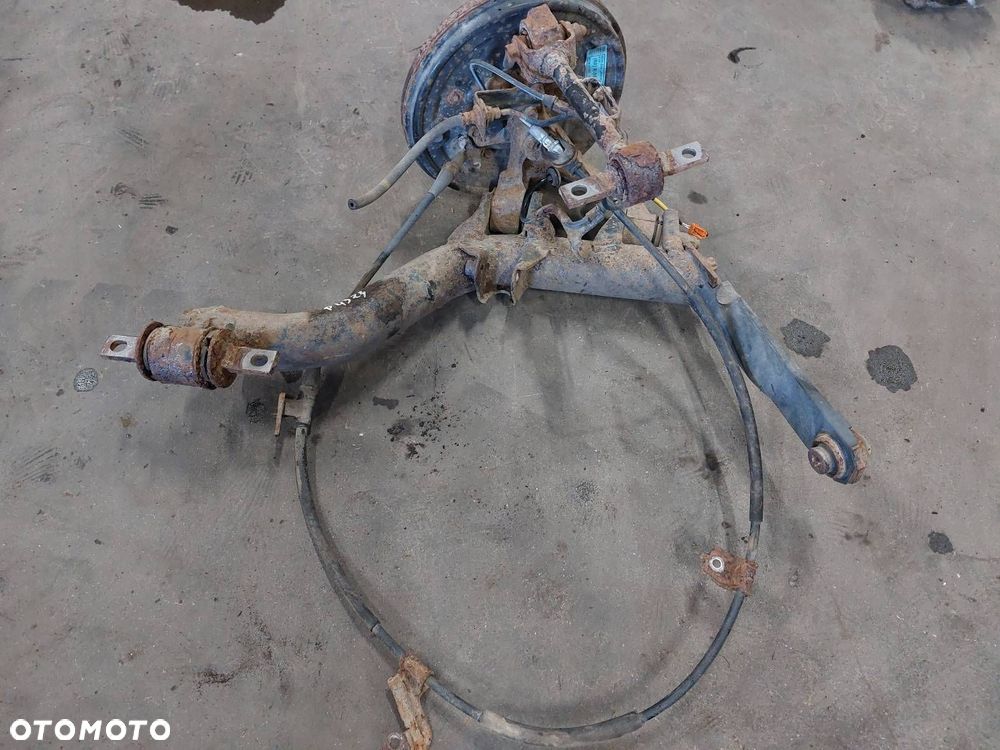 WAHACZ + PIASTA PRAWY TYŁ HONDA CIVIC VII HB 5D - 3