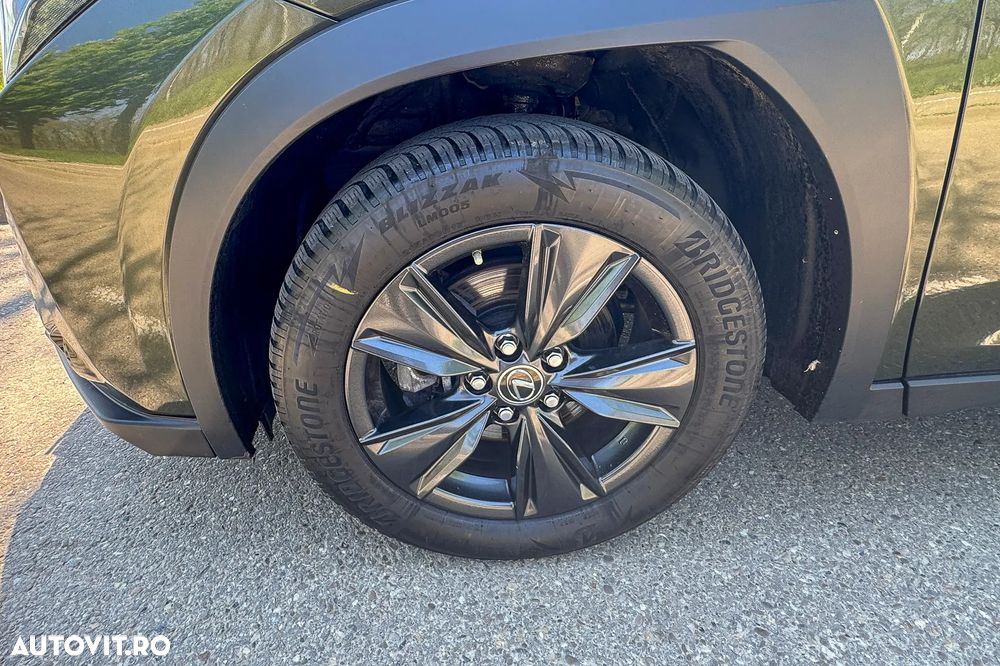 Lexus UX - 7