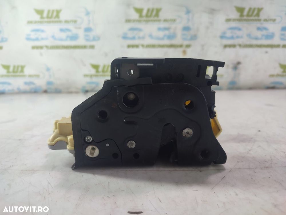 Broasca usa dreapta fata 3C1837016A Volkswagen VW Tiguan 1 5N [2007 - - 4