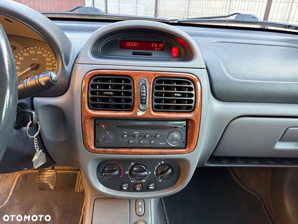 Renault Clio - 39