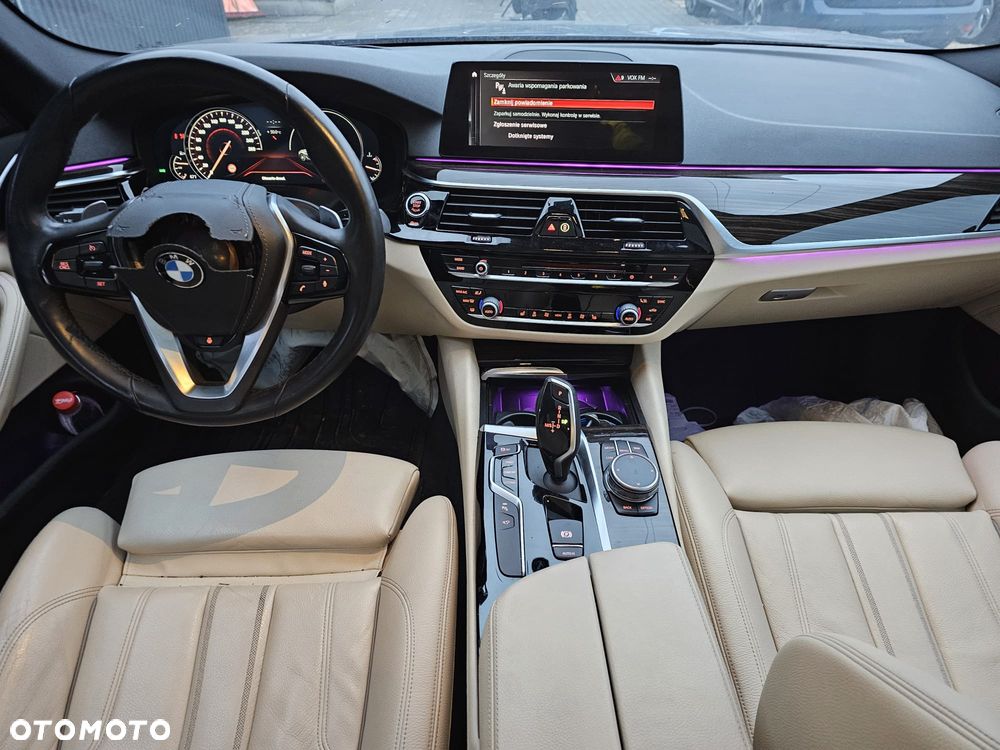BMW Seria 5 530i xDrive GPF Sport Line sport - 10
