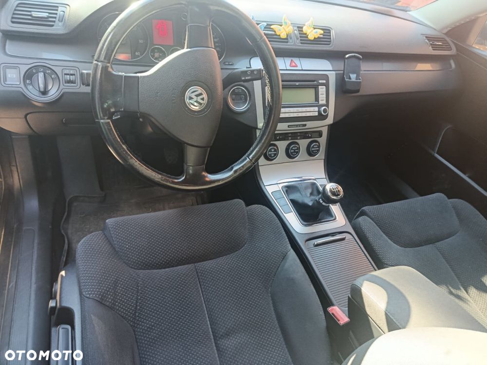 Volkswagen Passat - 4