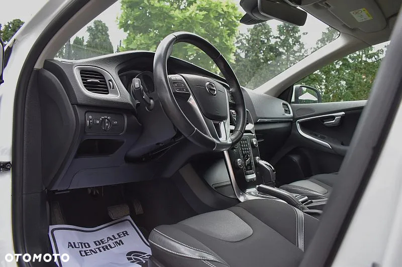 Volvo V40 T2 Geartronic Summum - 9