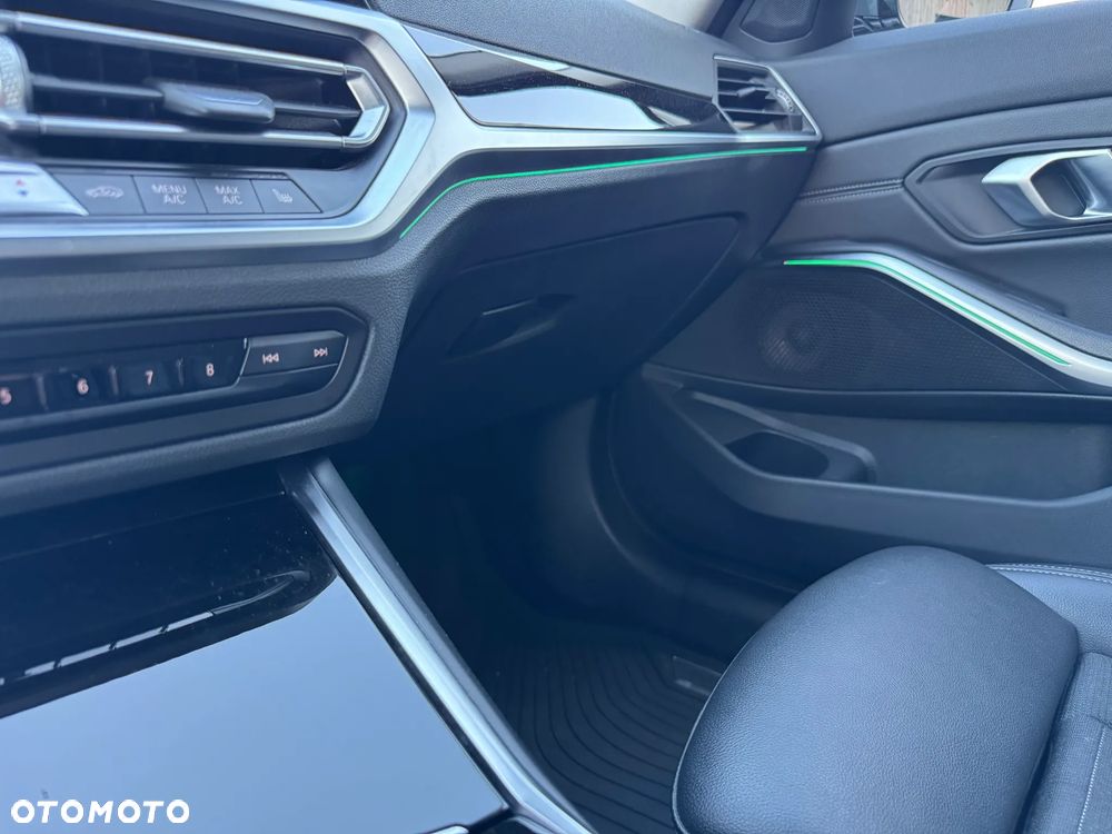 BMW Seria 3 320d MHEV Sport Line sport - 17