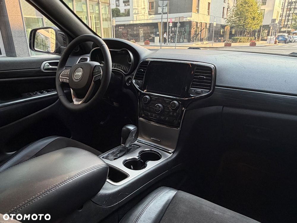 Jeep Grand Cherokee - 21