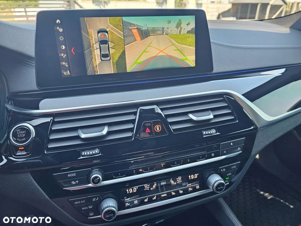BMW Seria 5 M550i xDrive sport - 14