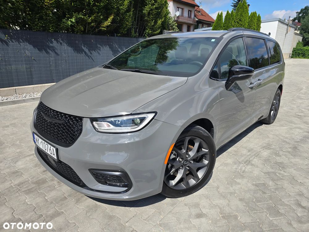 Chrysler Pacifica - 11