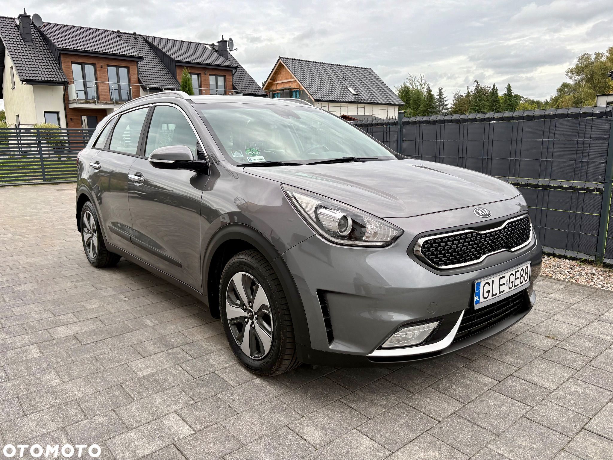 Kia Niro 1.6 GDI Hybrid L - 1