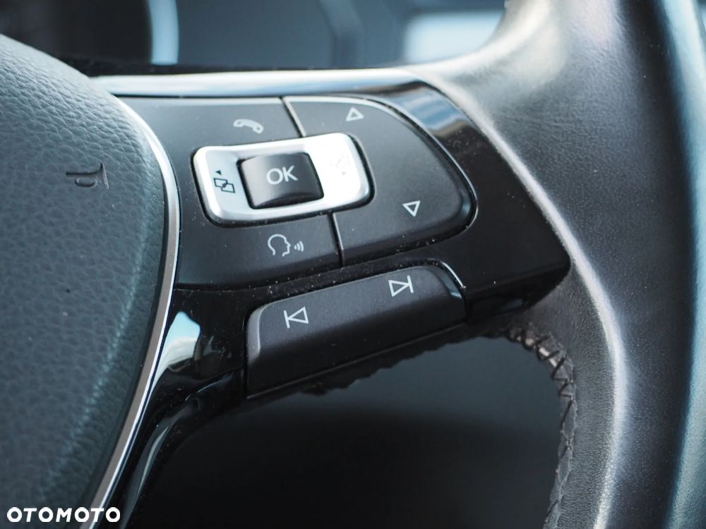 Volkswagen Passat - 21