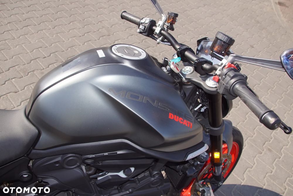 Motocykl na części - Ducati Monster 937 Plus 937 cm3 111 KM 937W4N 2021R Silnik Skrzynia Lampa Osłona Lusterko Błotnik Owiewka Siedzenie Łańcuch Wahacz Laga Sterownik Moduł Czujnik Licznik Manetka - 11