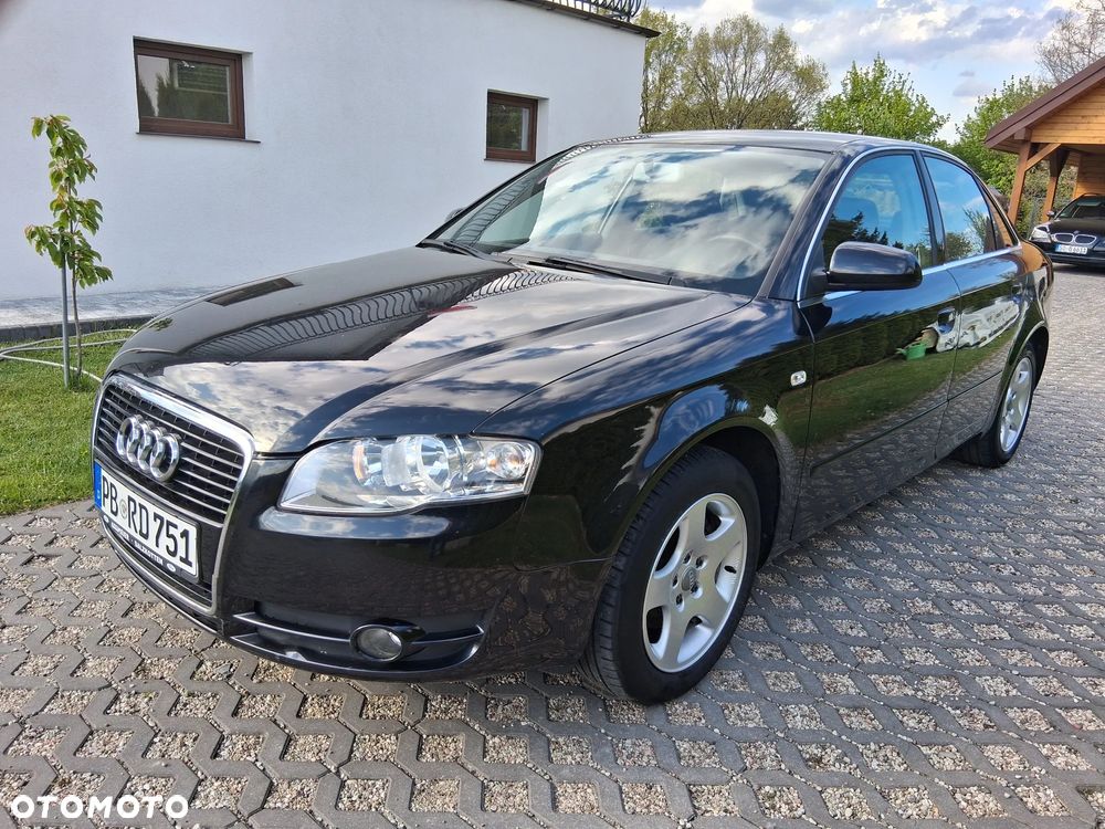 Audi A4 Limousine - 1