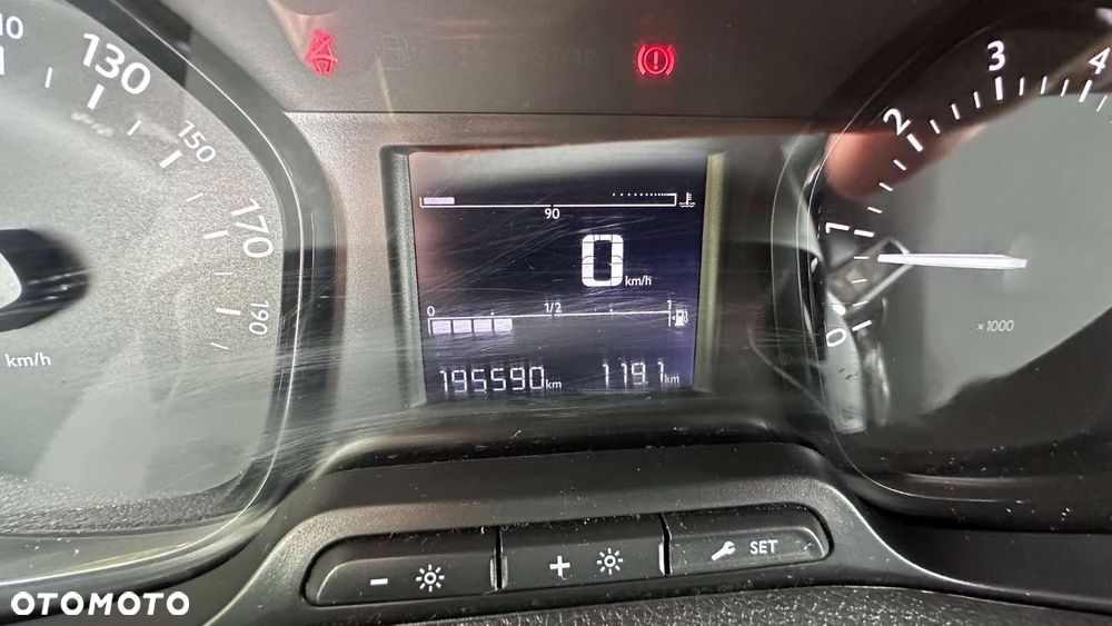 Peugeot Traveller - 28