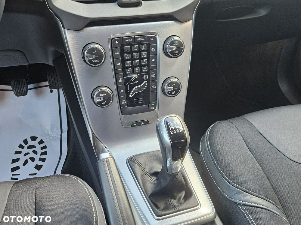 Volvo V40 T2 Drive-E Momentum - 17