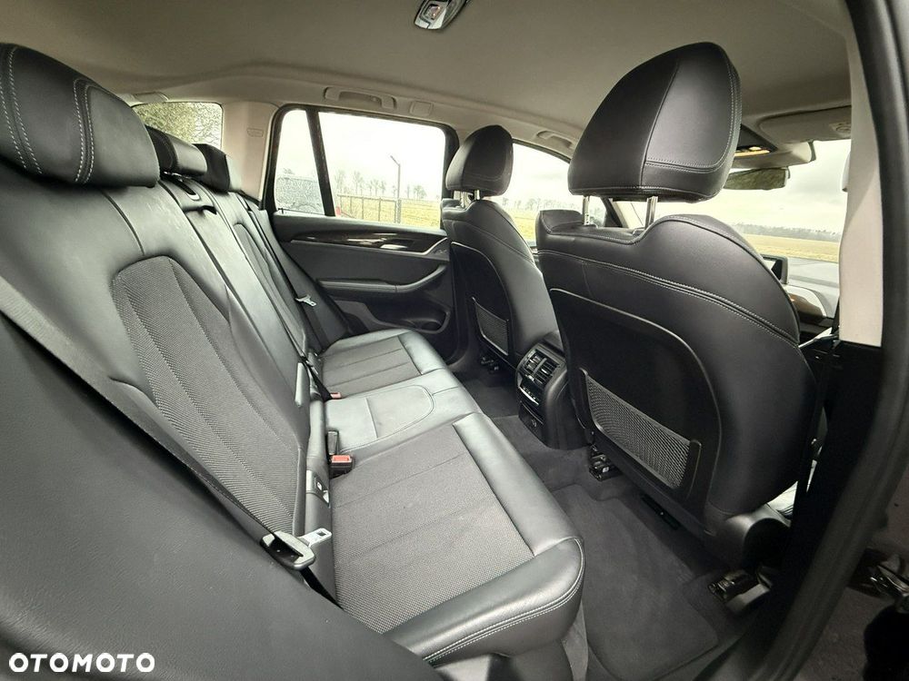 BMW X3 xDrive20i Advantage - 20