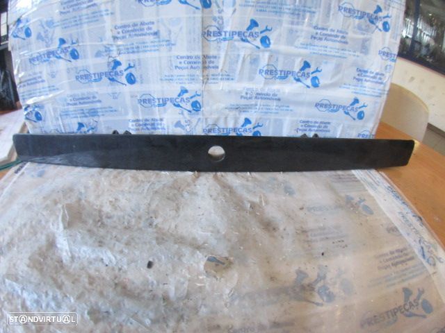 Grelha Friso 8D5827576 AUDI A4 8D 1999 1.9TDI 110CV 4P PRETO TR GRE MATRICULA - 1