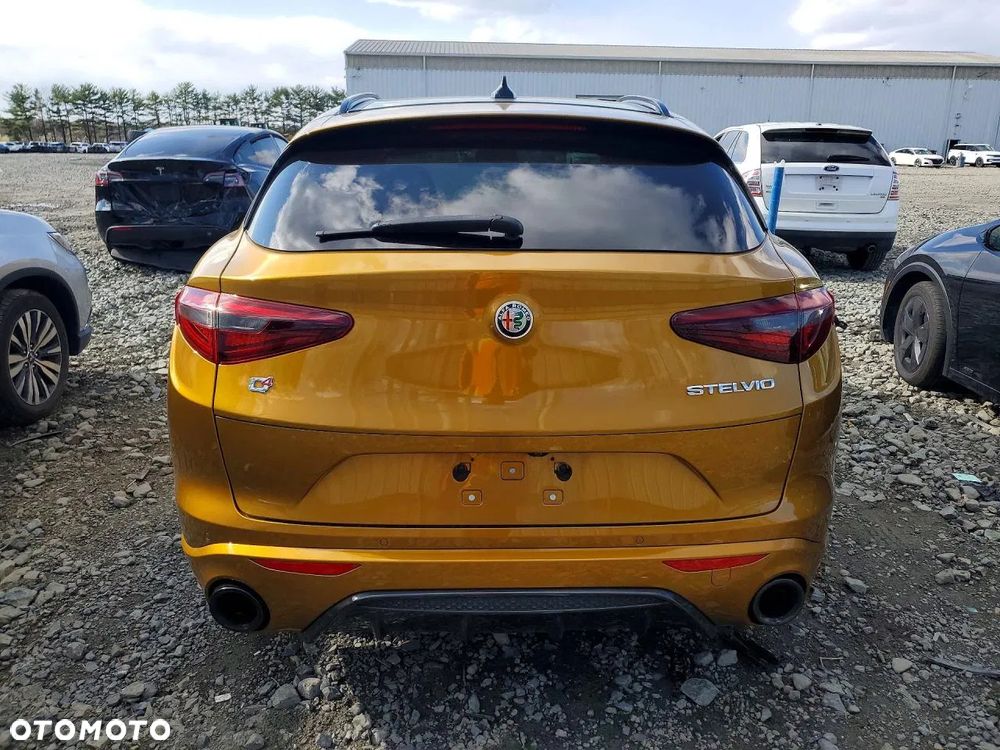 Alfa Romeo Stelvio 2.0 Turbo 16V AT8-Q4 Ti - 5