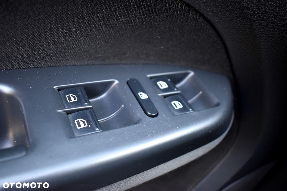 Volkswagen Touran 2.0 TDI DPF Highline - 28