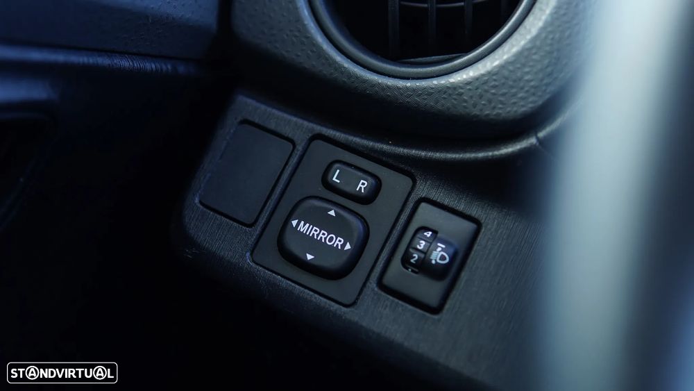 Toyota Yaris 1.0 VVT-i AC - 27