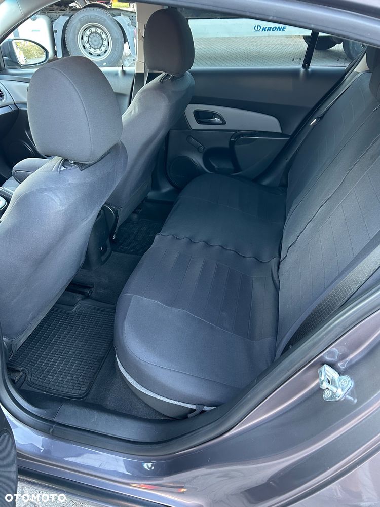 Chevrolet Cruze 1.6 LT - 12