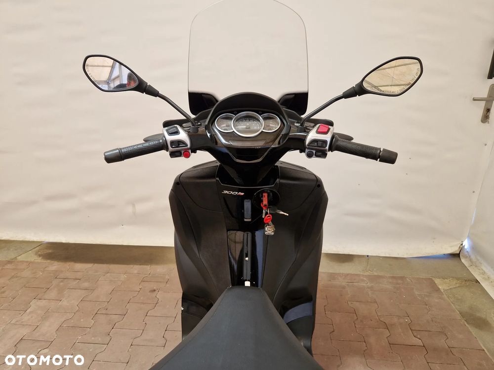 Piaggio MP-3 - 35