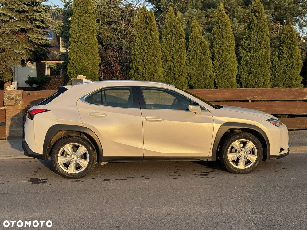 Lexus UX - 8
