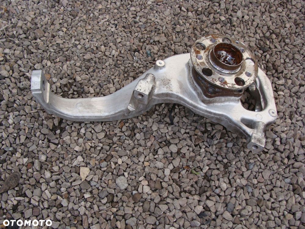 zwrotnica piasta prawa mercedes c-klasa w205 63amg 2054800 - 2