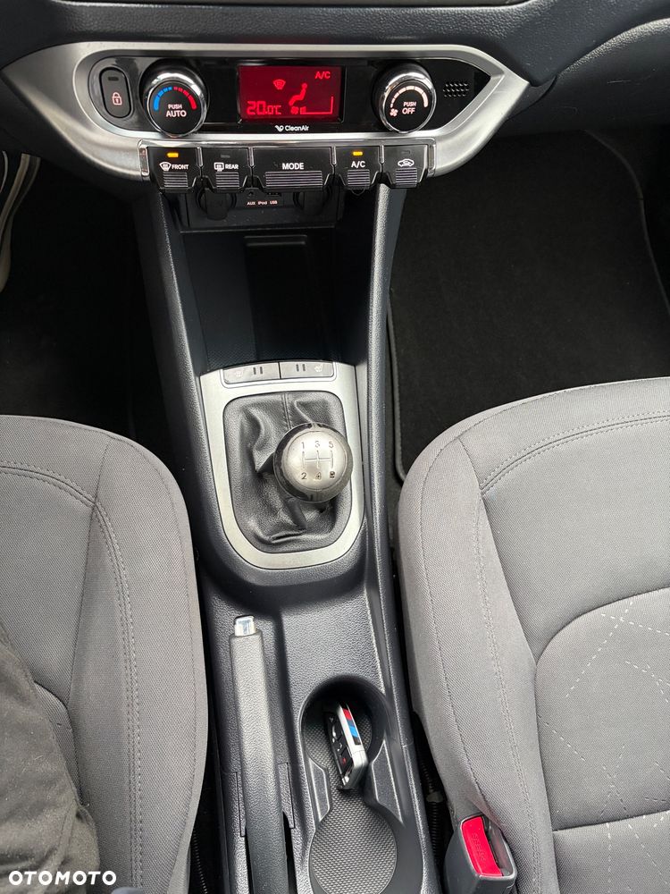 Kia Rio 1.2 Dream Team Edition - 23