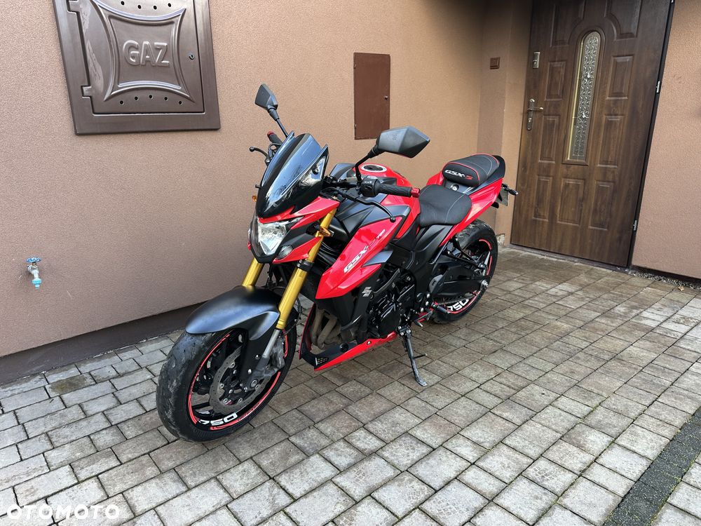 Suzuki GSX - 3