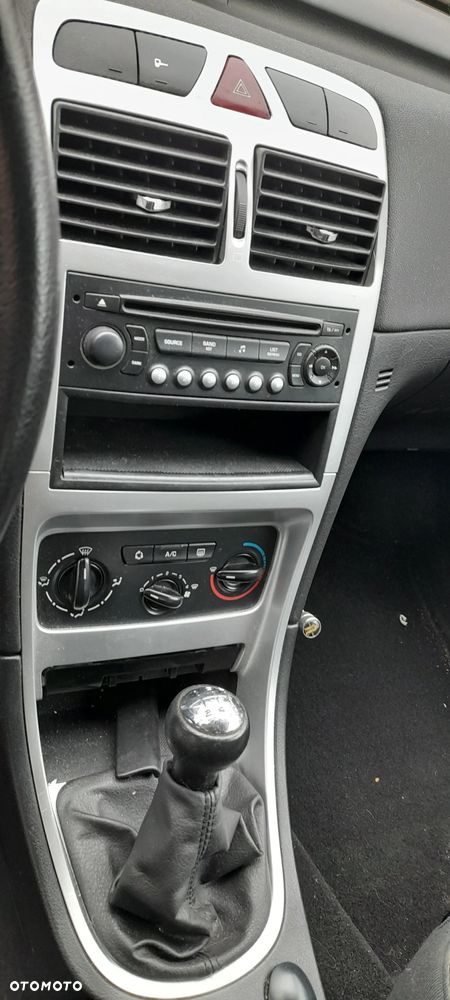 PEUGEOT 307  zderzak tylny - 8