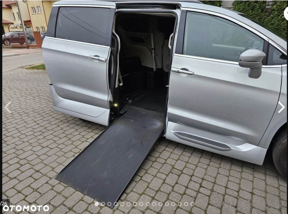 Chrysler Pacifica - 10