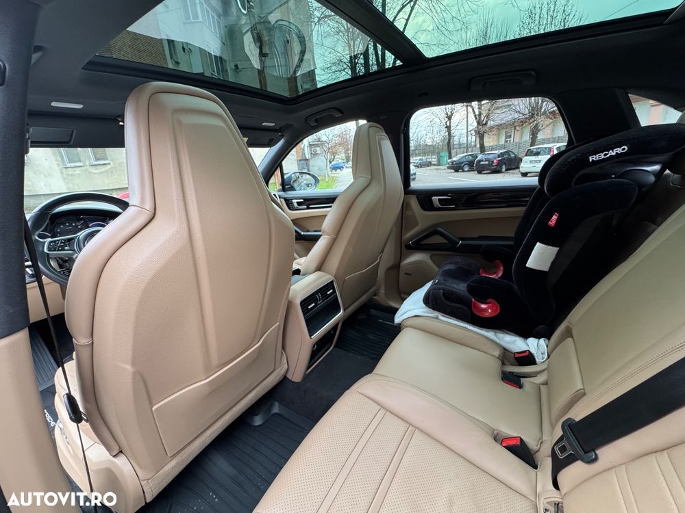 Porsche Cayenne - 8
