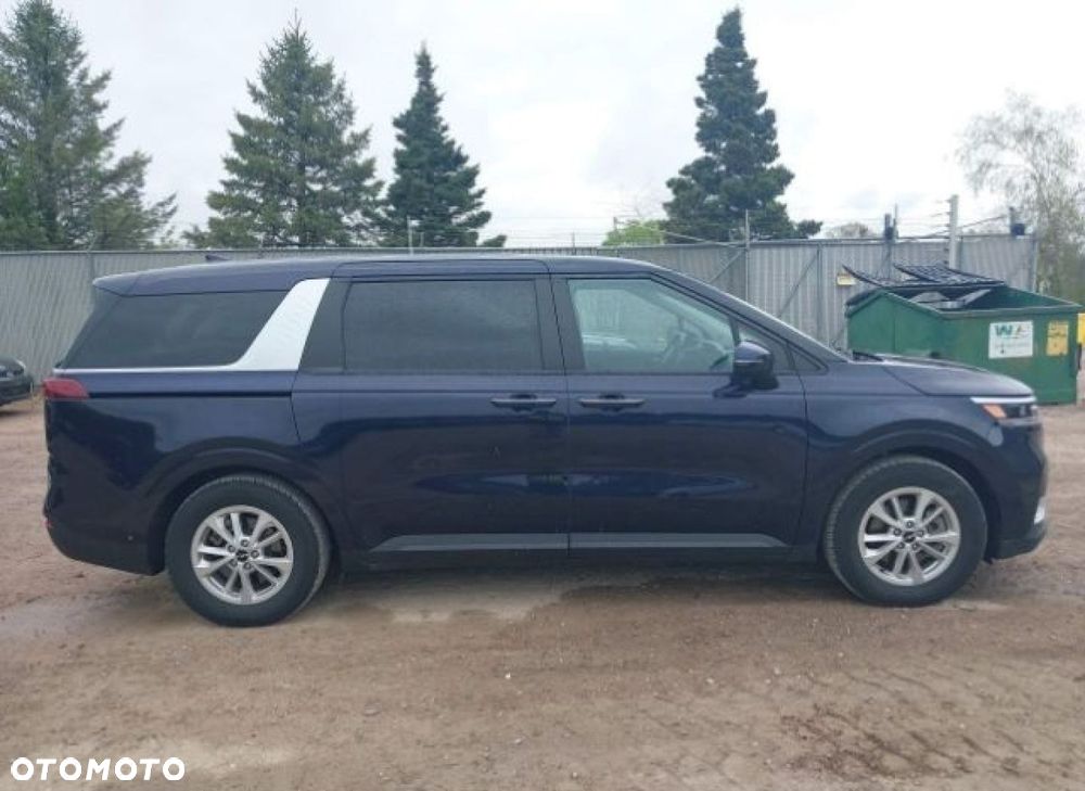 Kia Carnival - 8